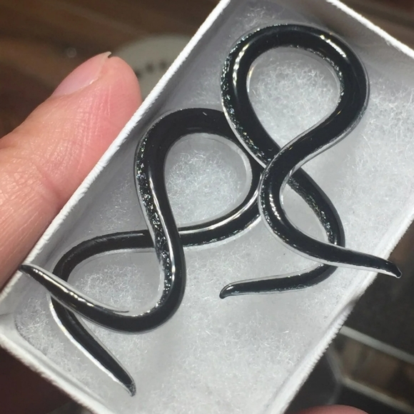 4g Spiral Pyrex Glass Hangers - Picture 4 of 6